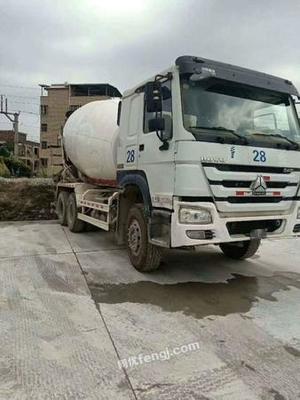 二手混泥土攪拌罐車與散裝粉車低價(jià)處理，機(jī)會(huì)難得